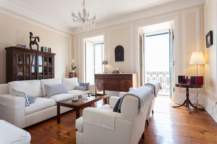 The Ultimate River View Balcony Apartment