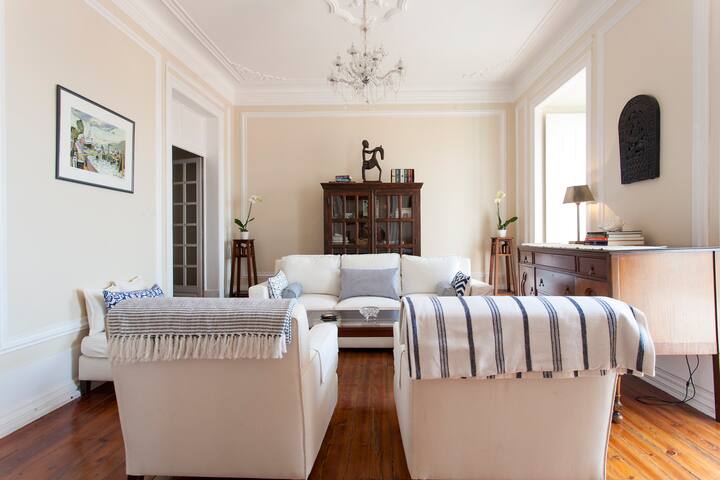 The Ultimate River View Balcony Apartment gallery image 3