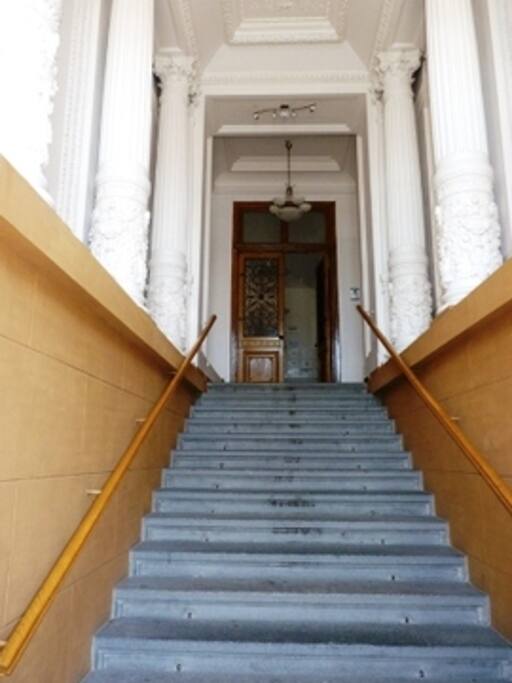 Main entrance / lift available/
