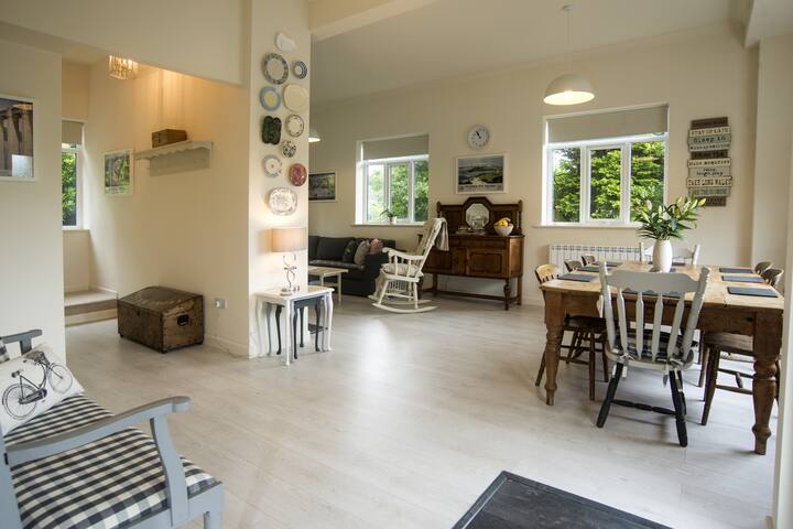 Cottage set within private grounds of 20 acres