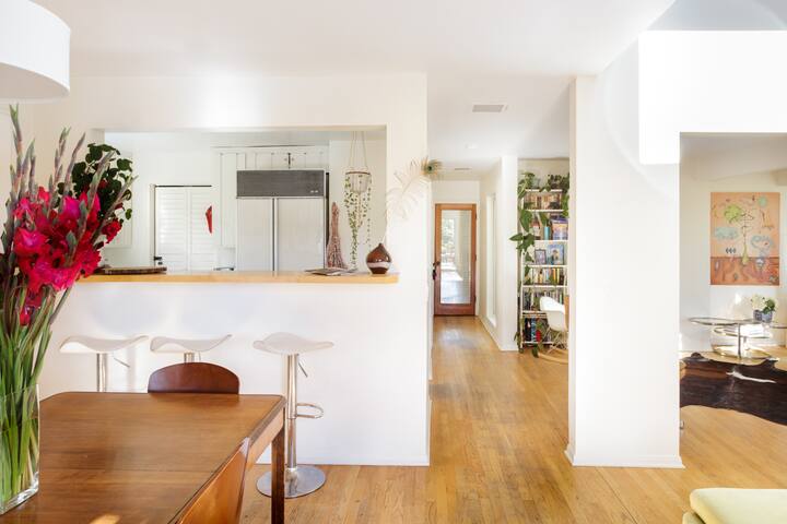 Light Filled Bohemian Haven with Hot Tub and Mountain Views gallery image 4