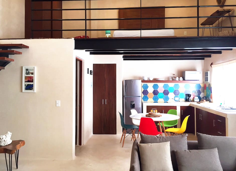 El Comedor y Cocina / The Dining Area and Kitchen
