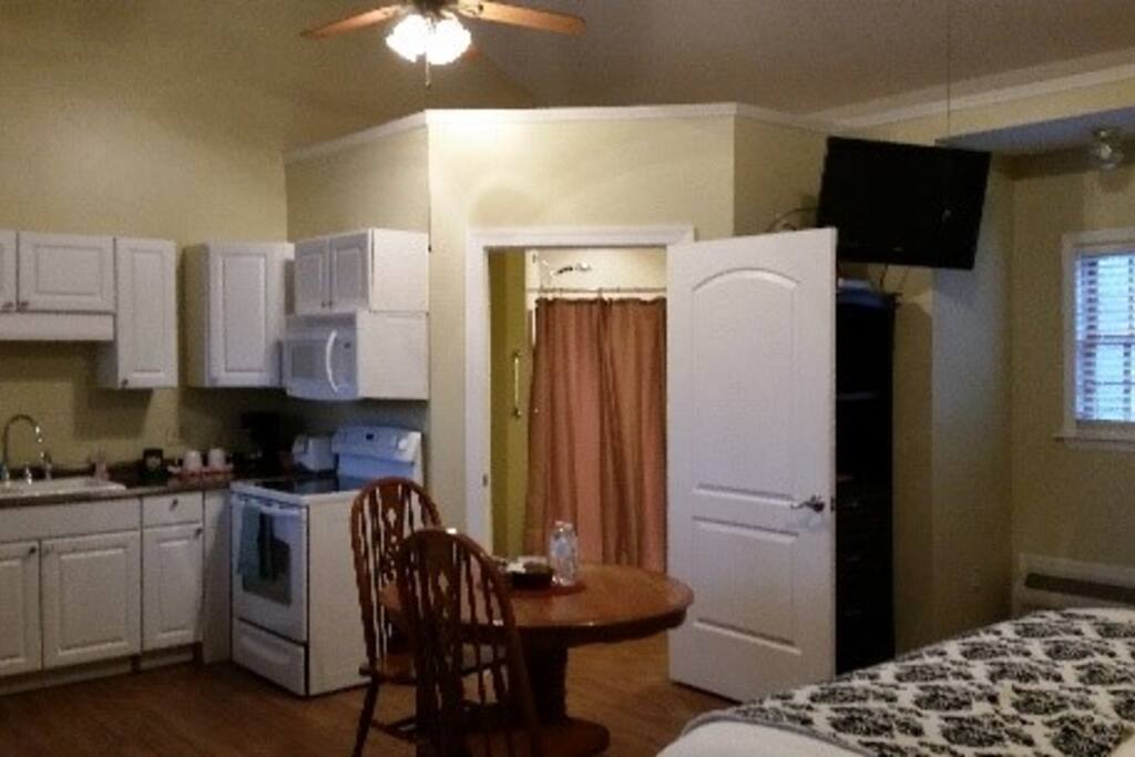 Kitchen and Bathroom of Cottage A