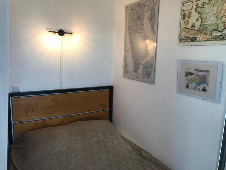 เคบินแบบปิดพร้อมประตูบานเลื่อน 
Glass bay open to loggia 