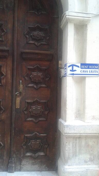 Door's Building Casa Lilita