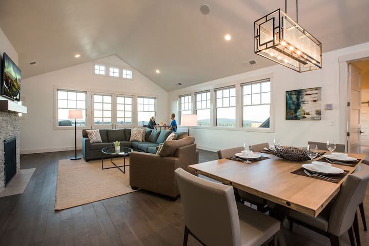 Great For Groups, Resort, Shuttle, Garage, Dogs Ok - Bend, OR