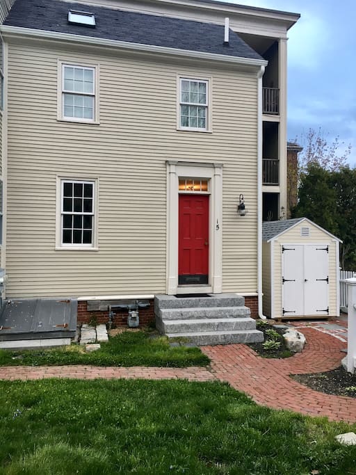 Here is the front view of the apartment, with a peek at the
front yard and brick pathway.