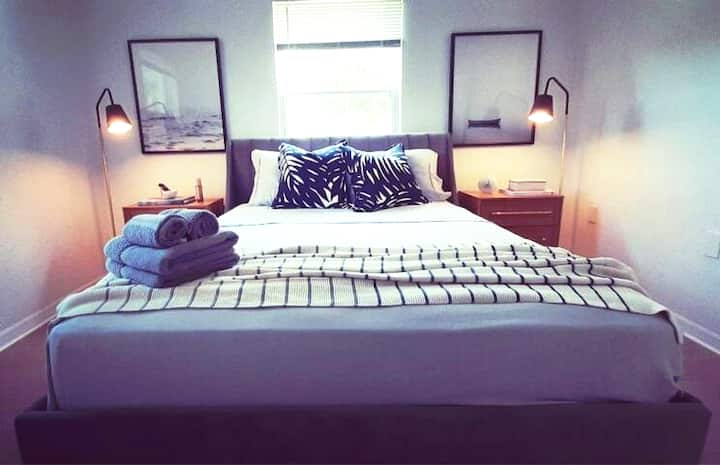 Quarto principal com cama Queen