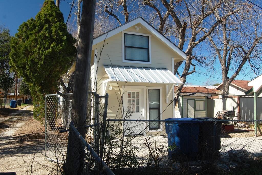 Tiny Home in the Heart of San Antonio Tiny houses for Rent in San