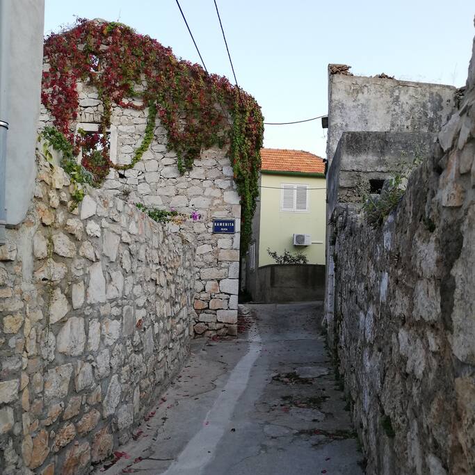 Ulica ispred apartmana