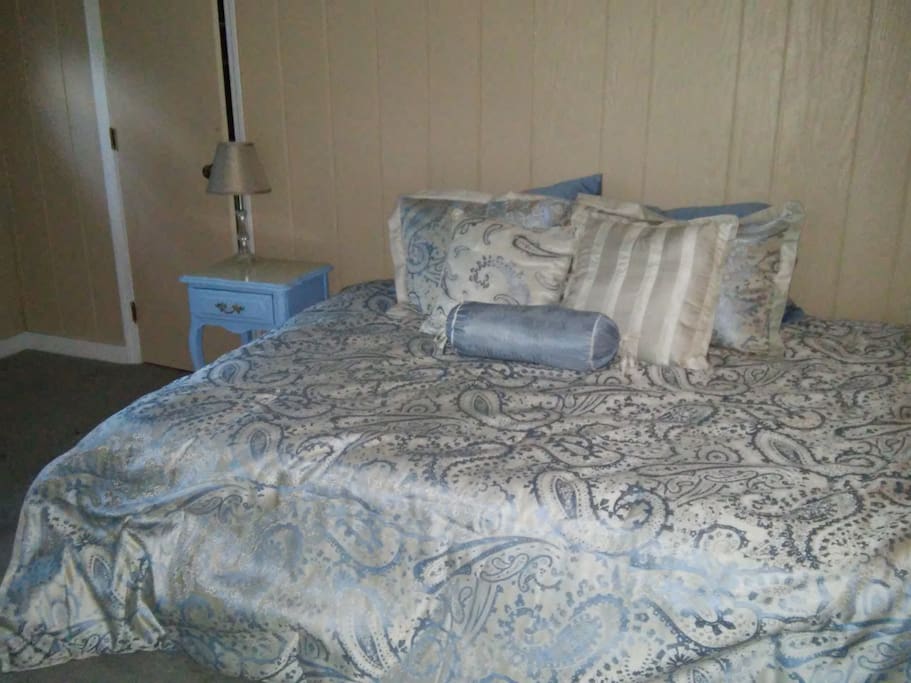 Master Bedroom, Queen bed with large sliding doors leading to covered deck, view of lake.