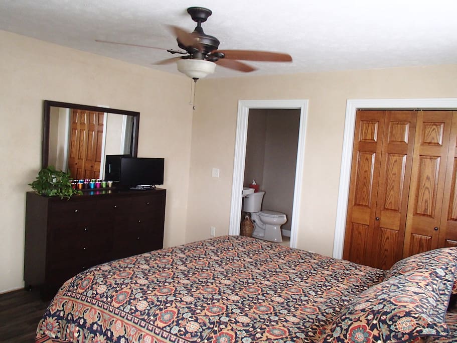 This room comes with a flat screen TV with DirectTV and a queen bed.