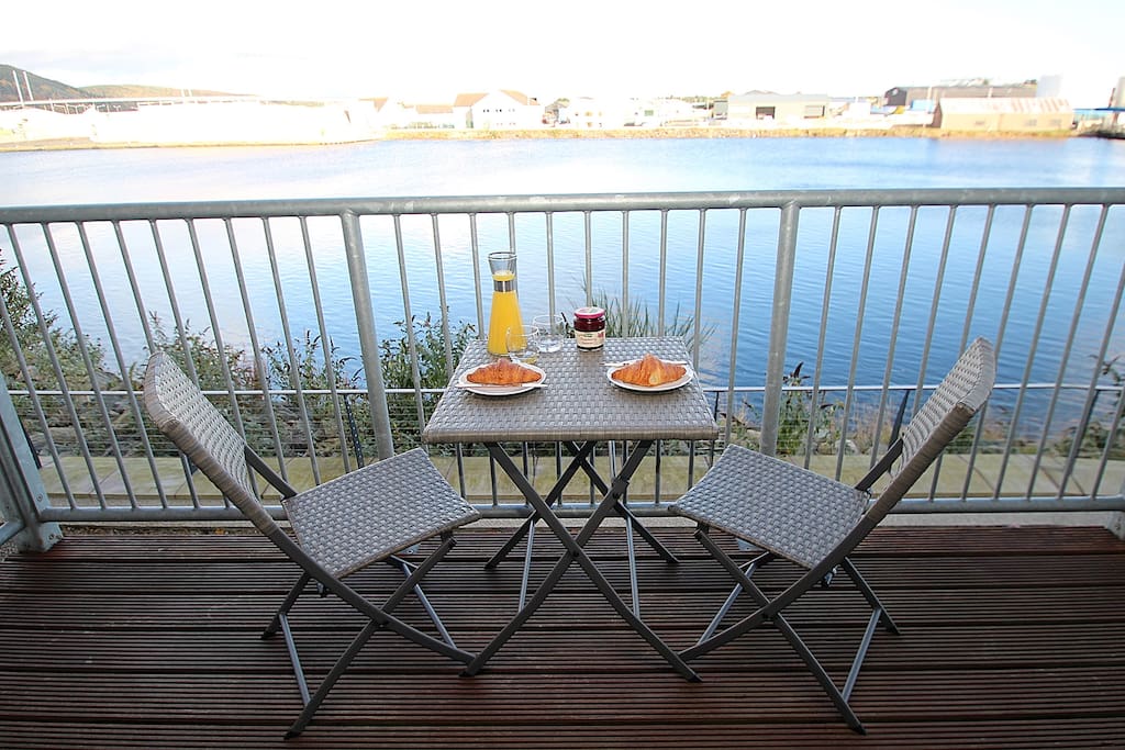 Breakfast on the balcony ☕️