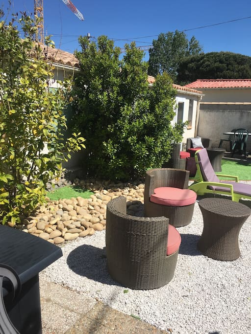 Coin d détente et endroit sympa du jardin de 350 m2