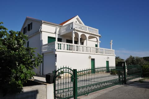 Ocean view apartment in the nature reserve