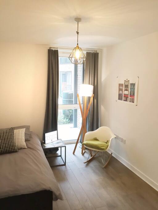 Bedroom with single bed