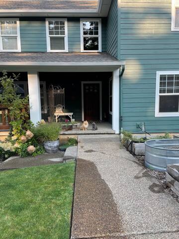 3rd Generation Farmhouse; 4 bdrm, 3.5 bath gallery image 5