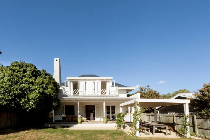 Cape Cod on Beach Road gallery image 4