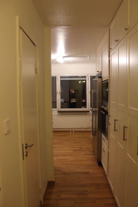 hallway to the kitchen