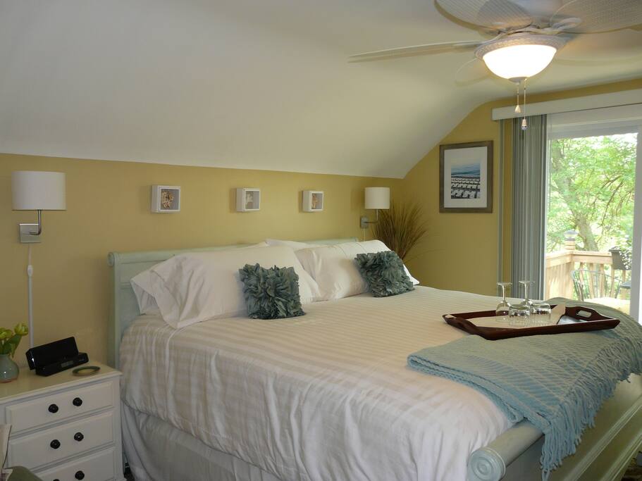 King Coastal Guest Room, Balcony Deck