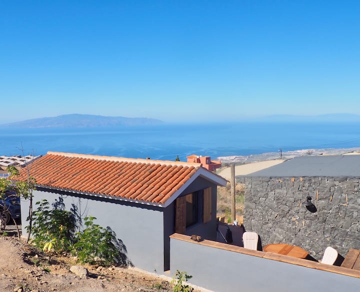 Sea view cottage with BBQ in Tenerife South