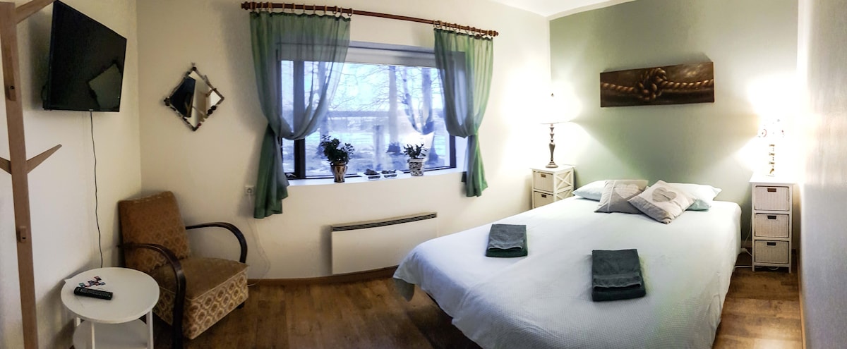 Ფართო ეკრანი.
ახალი ფერი, შეღებილი 2020 წლის იანვარში.