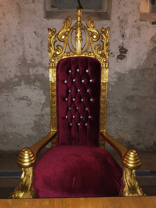 Our Glööckler Pompöös throne will make you fee like royalty or a t least Paris Hilton...