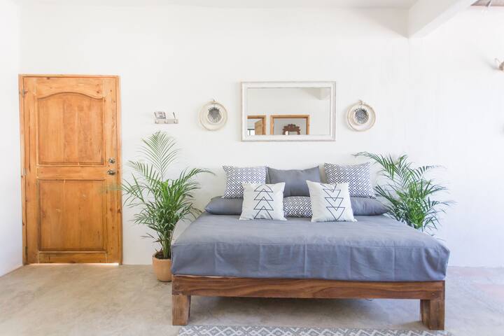 ☀️ Super SUNNY New Apartment 1-minute to BEACH☀️