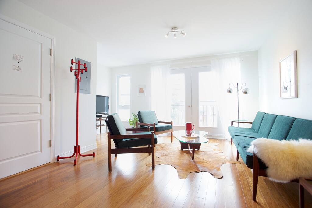 Designer Bohemian in the MileEnd Apartments for Rent in Montréal
