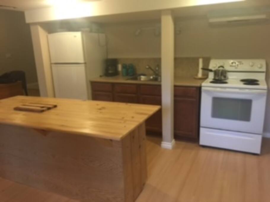 Kitchen and breakfast bench.
