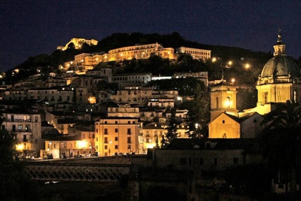 The treasure of the historical city.
Il tesoro della città storica racchiuso tra i fiumi Crati e Busento