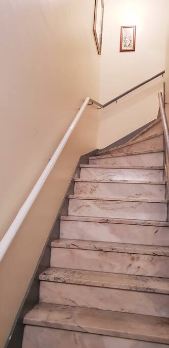 Escada de acesso ao quarto