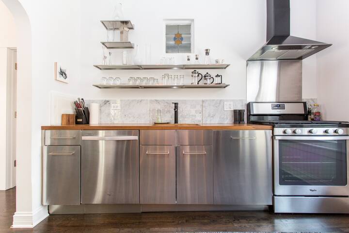 The Roscoe House near Wrigley Field gallery image 5