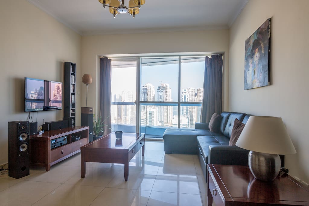 Living Room 2/4
