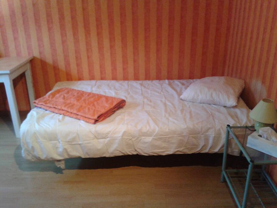 2e petite chambre avec canapé-lit