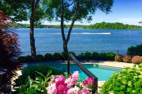 Waterfront home with  Pool, Boat Ramp/Canoe/Kayak
