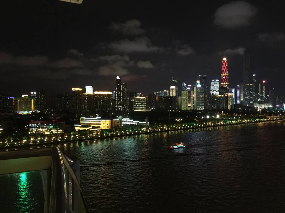 阳台夜景足可媲美香港夜景