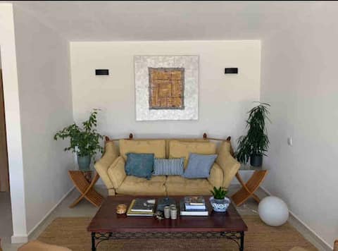 Top performing Airbnb: A Tranquil Garden Apartment, Carvoeiro/Benagil in União Das Freguesias De Lagoa E Carvoeiro