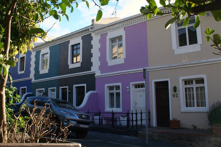 Contemporary De Waterkant Townhouse gallery image 2