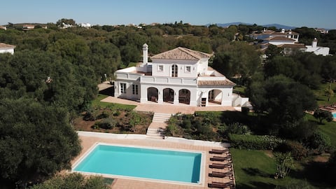 Villa Birdie - Private pool and large Garden