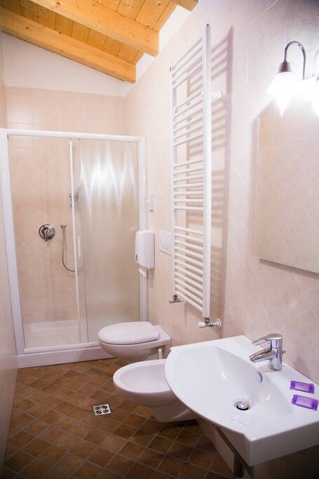 Bagno con doccia