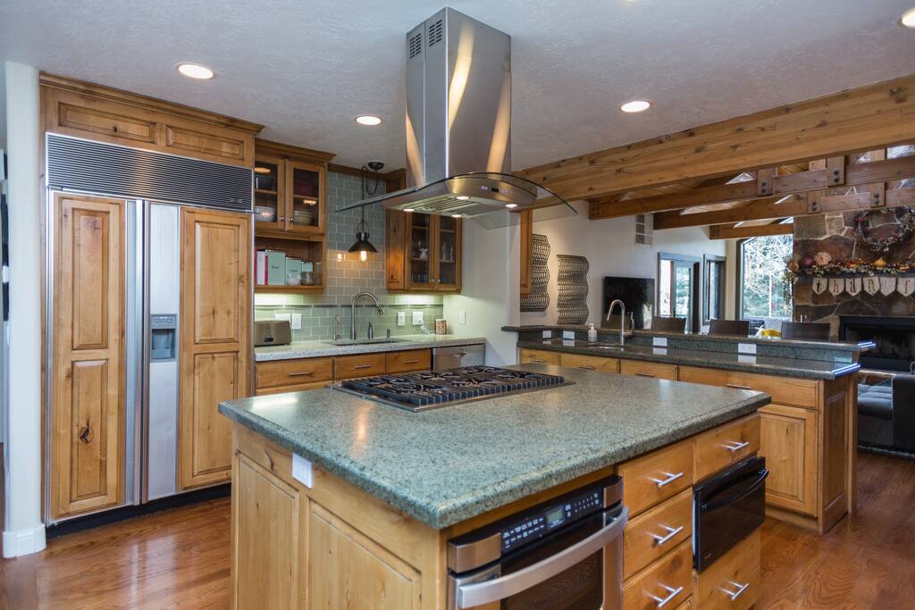 Kitchen available and you are welcome to use.