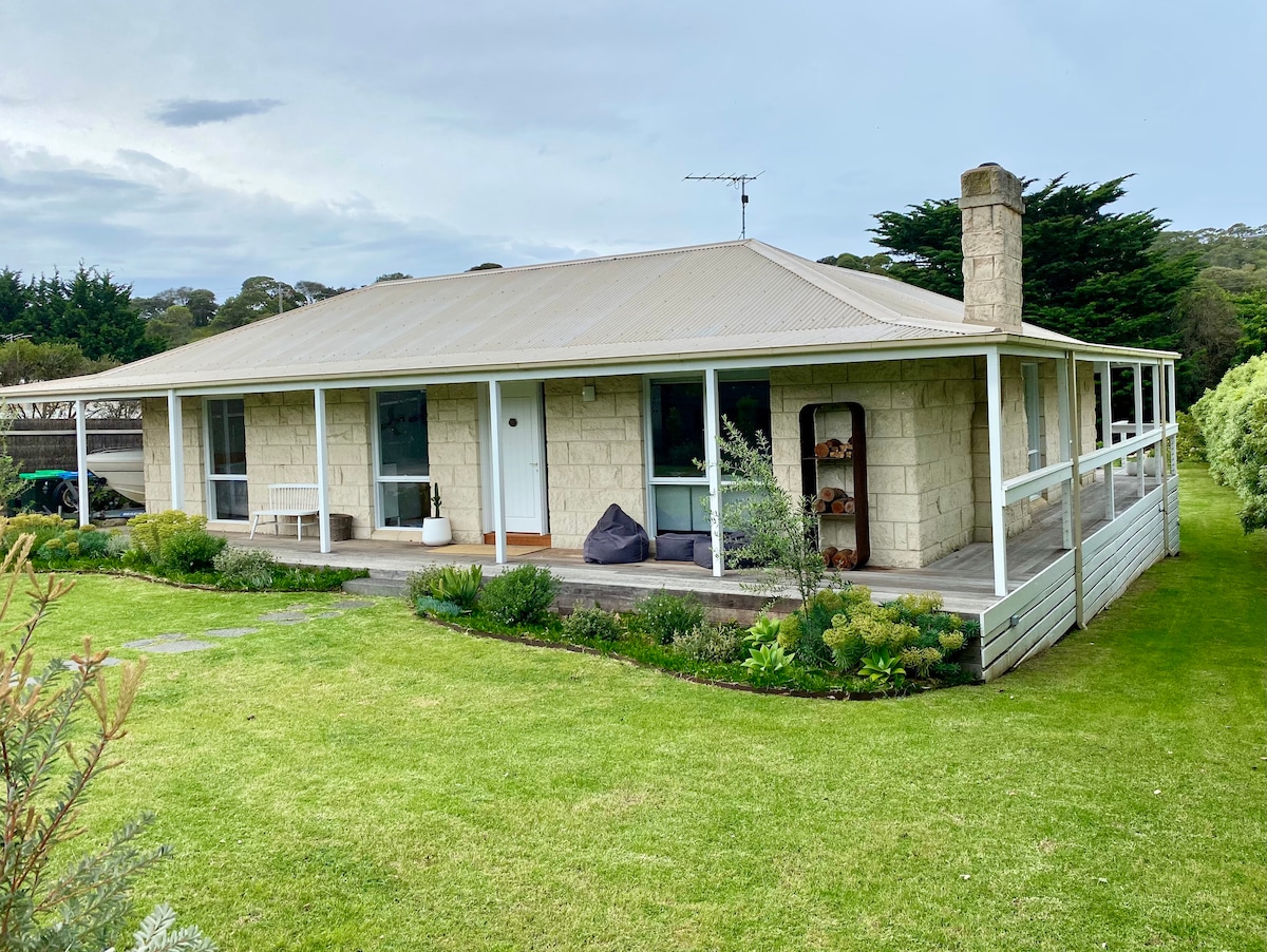 Popular Airbnb listing: Gorgeous Sandstone Cottage Portsea in Portsea