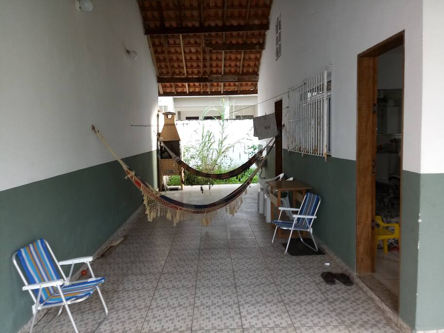 GARAGEM COBERTA/CHURRASQUEIRA