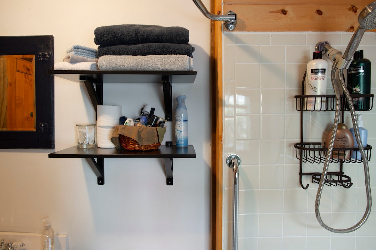 Modern Lofted Cottage Custom Woodwork, Central ATX