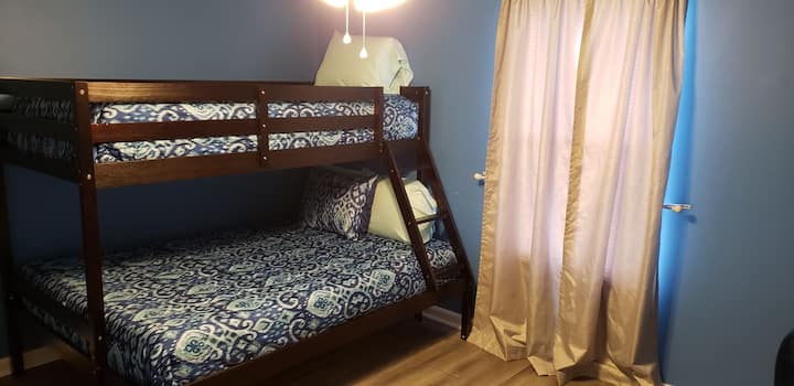 Dvojposteľ s oddelenými lôžkami/plnou poschodovou posteľou