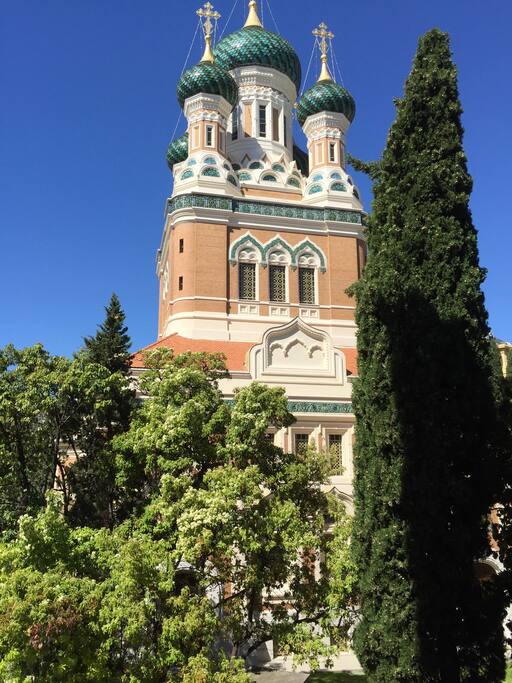 Vue sur l'Eglise russe côté ouest.