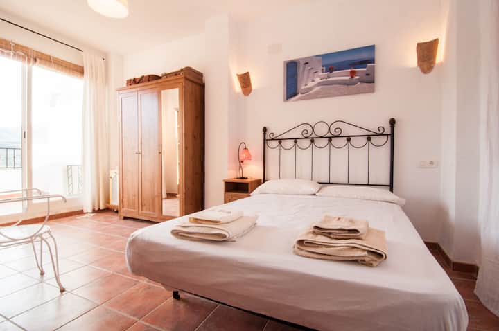 La suite principal es ámplia y luminosa