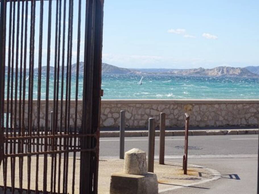l'entrée de la résidence
