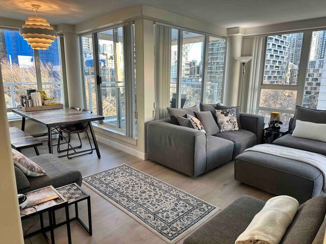 Entire Penthouse Floor with Views | Decks gallery image 4